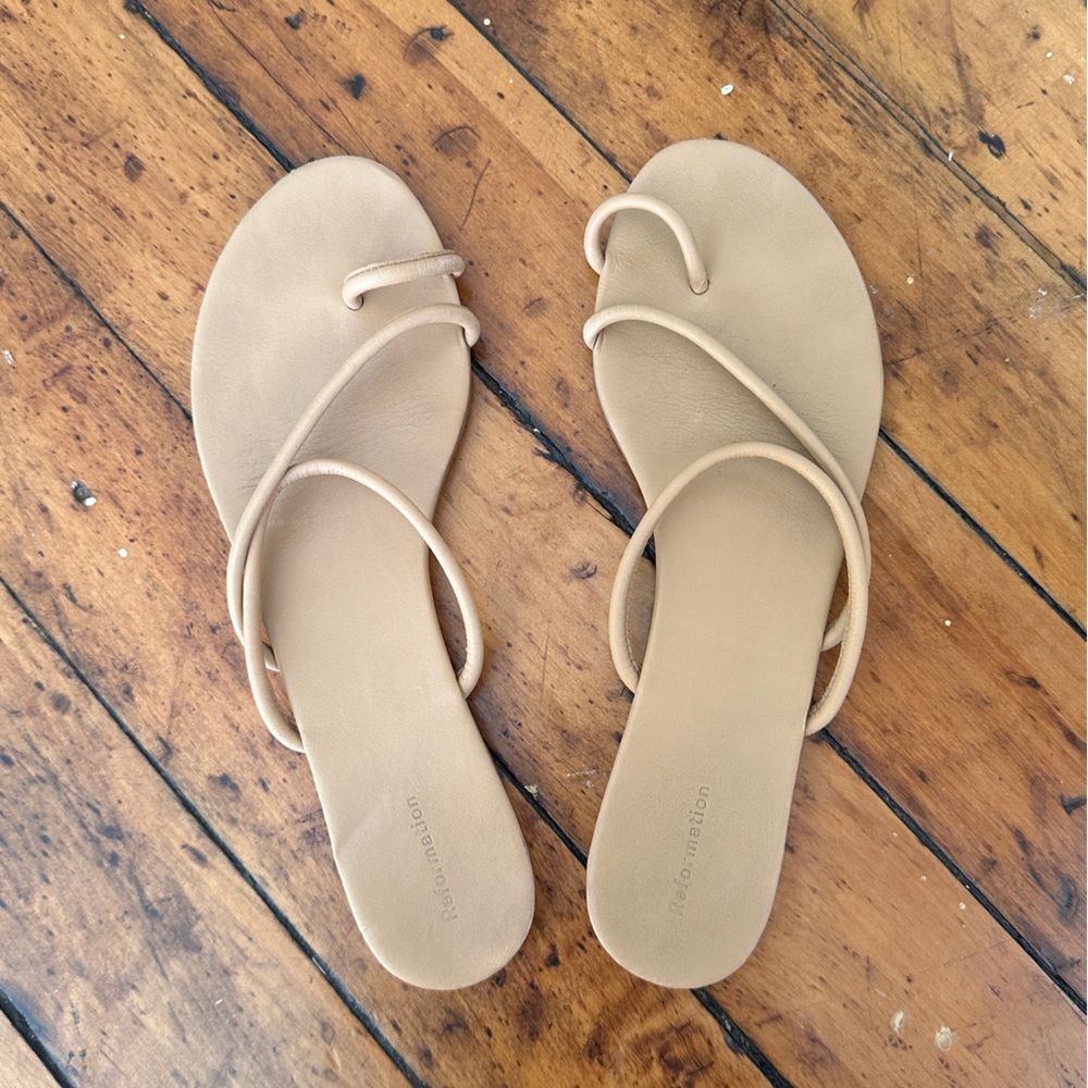reformation ludo toe ring strappy sandals